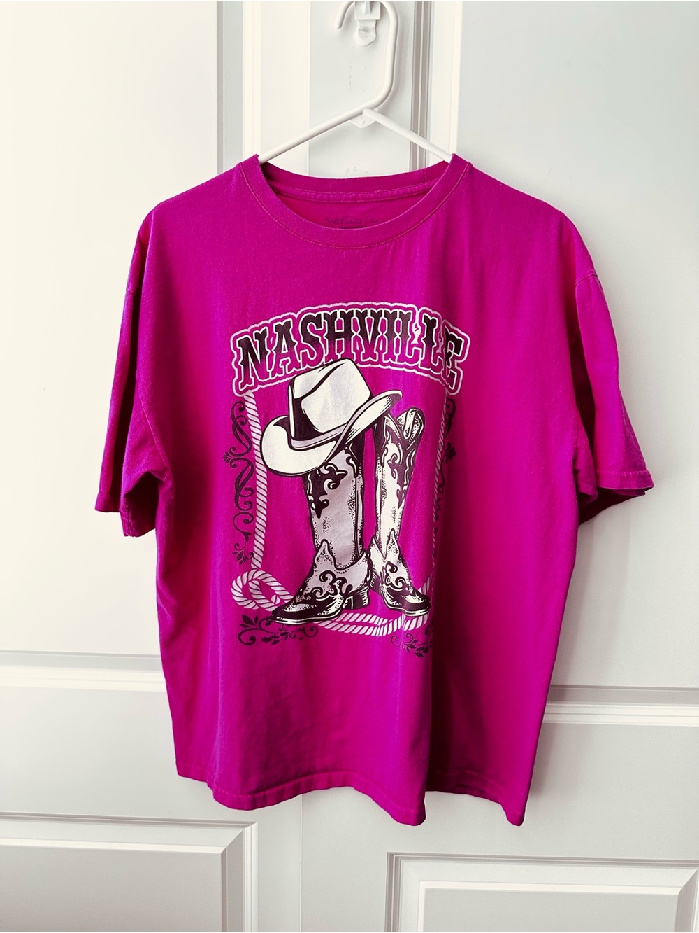 Rebellious One Nashville Graphic Tee for Women Sz. XL Pink